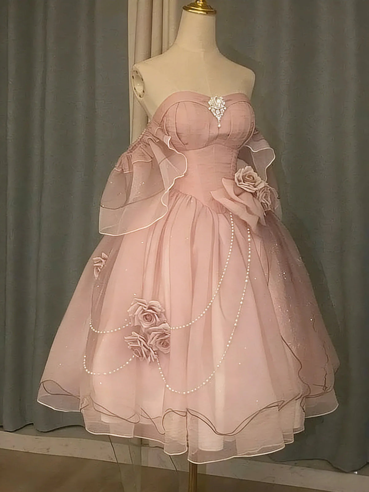 Romantic A-Line Sweetheart Sheer Sleeves Smocked Back Short Homecoming Dress