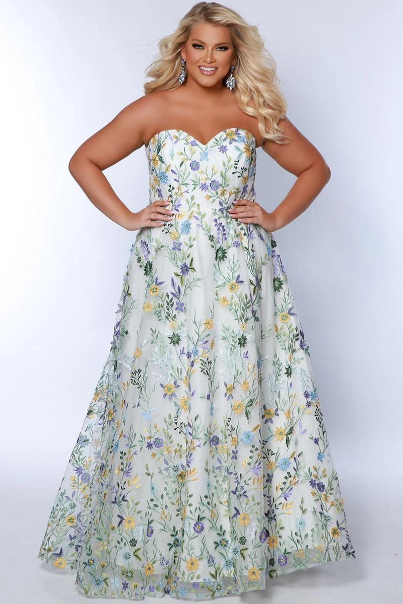 Romantic Plus Size A Line Sweetheart Strapless Embroidered Tulle Prom Dress